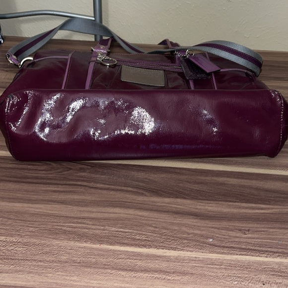 Coach poppy patent leather purple glam tote with crossbody strap - Picture 13 of 16